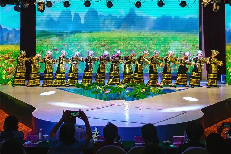 绣爱,绣爱2018民族服饰