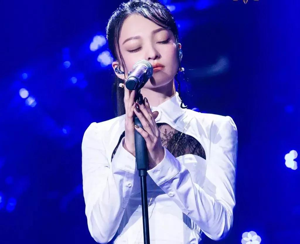 张韶涵深色口红,张韶涵护肤口红