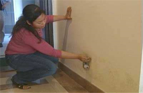 白墙面发霉如何处理,墙面发霉脏了怎么处理