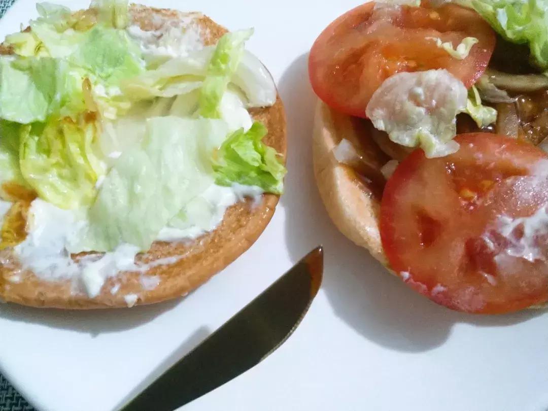 汉堡王霸王款,汉堡王皇堡和狠霸王哪个好吃