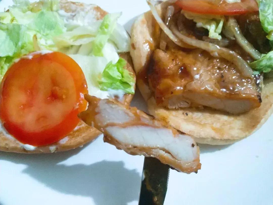 汉堡王霸王款,汉堡王皇堡和狠霸王哪个好吃