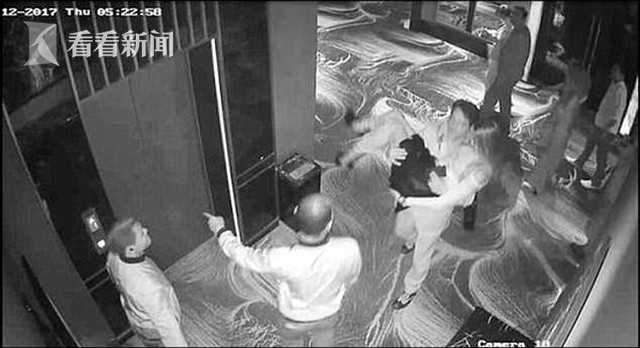 嫩模坠楼全裸惨死美富豪夫妇招认三人“玩过夜”