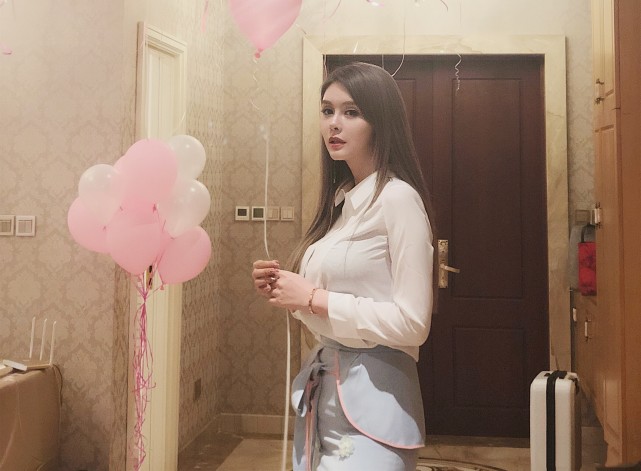 女主播张琪格发10秒短视频：这种衣服只敢在家里穿！