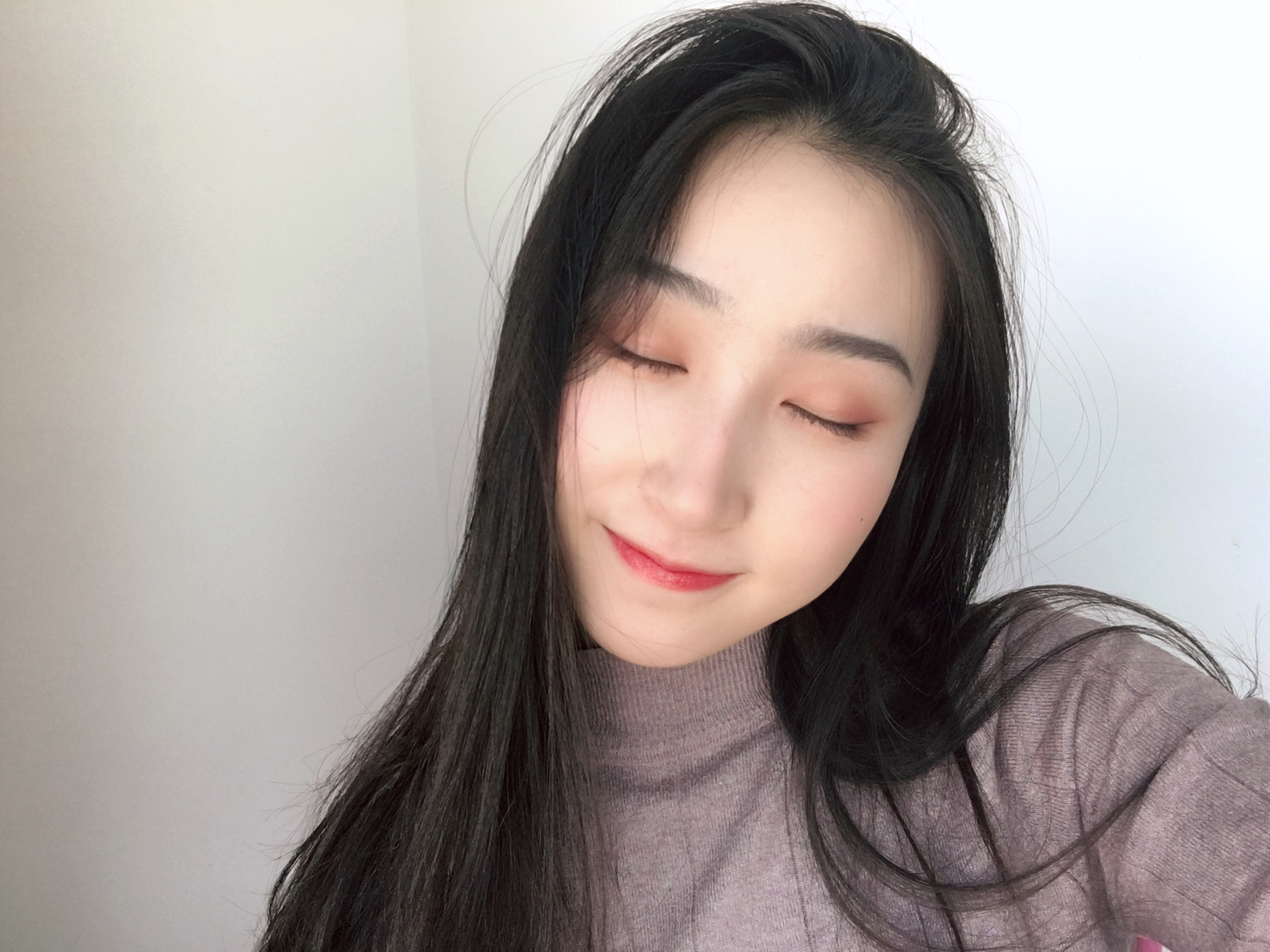 特别好看的彩虹在脸上的妆容教程,偏粉色的高光适合什么妆容