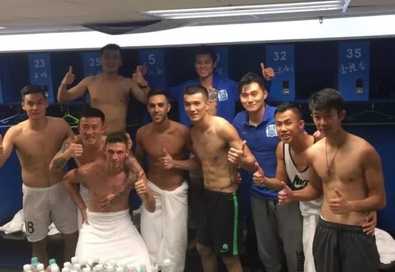 职业足球队沉浸式更衣室,足球运动员的更衣室