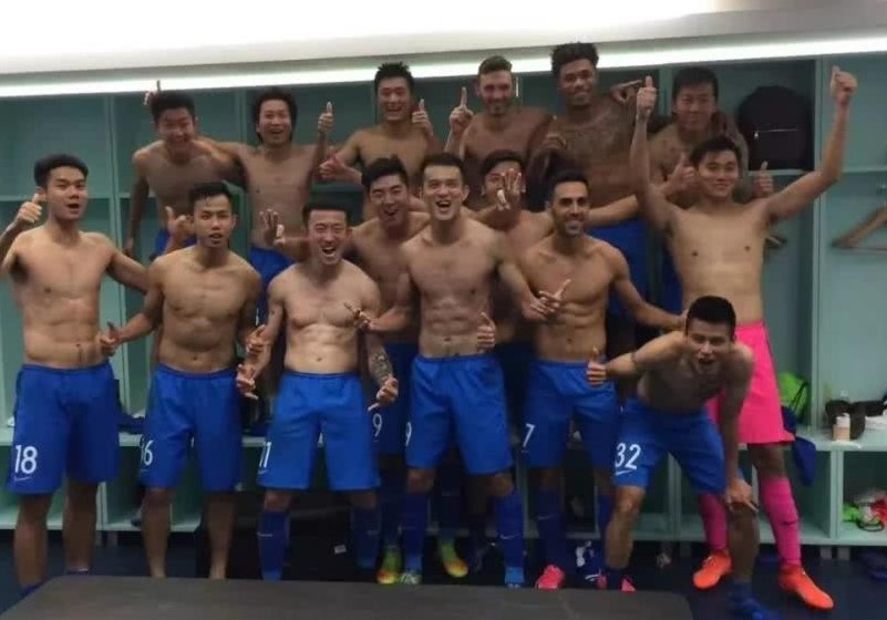 职业足球队沉浸式更衣室,足球运动员的更衣室