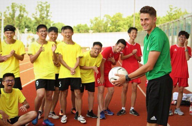 让世界听见你的声音英语,让世界倾听你的声音演讲视频