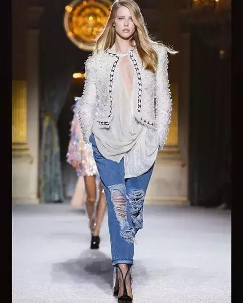 贾斯汀比伯前任赛琳娜,傻脸娜和贾斯汀比伯以前在一起