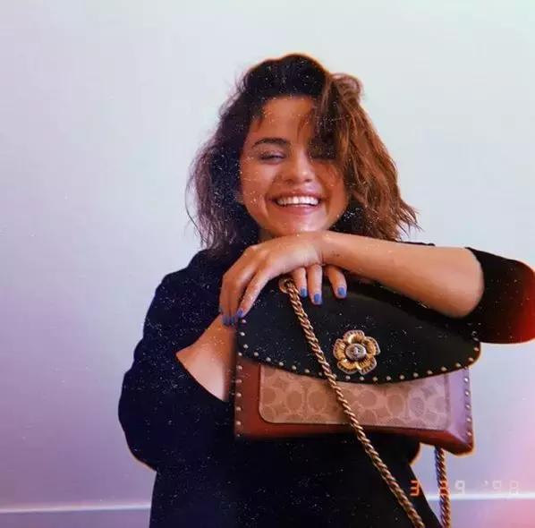 贾斯汀比伯前任赛琳娜,傻脸娜和贾斯汀比伯以前在一起