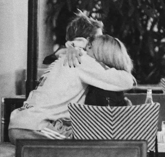 贾斯汀比伯前任赛琳娜,傻脸娜和贾斯汀比伯以前在一起