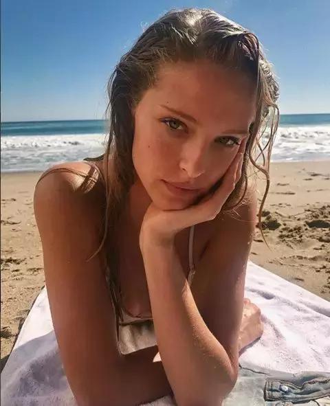 贾斯汀比伯前任赛琳娜,傻脸娜和贾斯汀比伯以前在一起