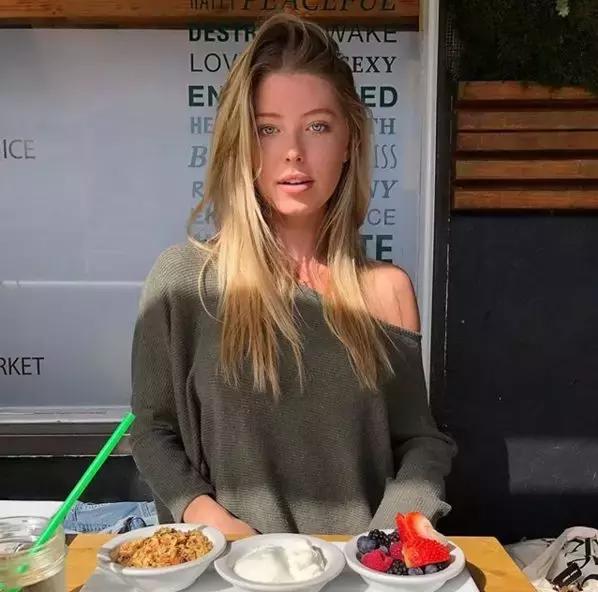 贾斯汀比伯前任赛琳娜,傻脸娜和贾斯汀比伯以前在一起