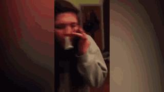 网上竟流行这个变态“挑战”：安全套从鼻子吸进去，从嘴巴拉出来