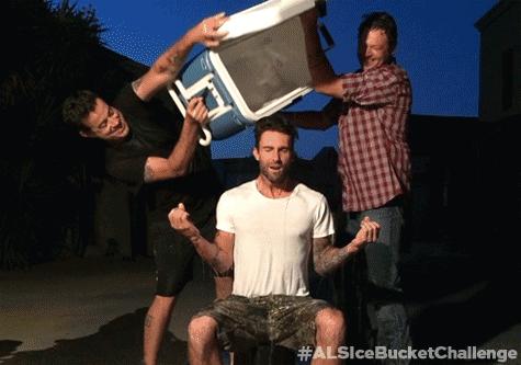 网上竟流行这个变态“挑战”：安全套从鼻子吸进去，从嘴巴拉出来