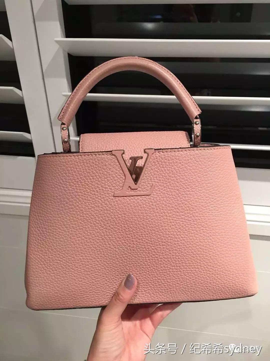 前两天，LV送了我一个包，听说现在代购炒到了4w+人民币？