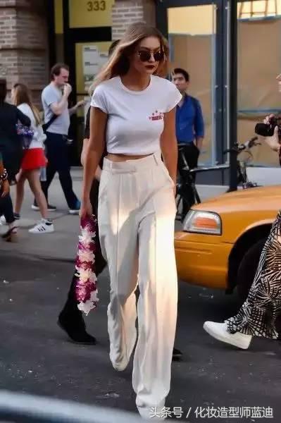 t恤搭配牛仔裙的穿法,t恤30种穿法