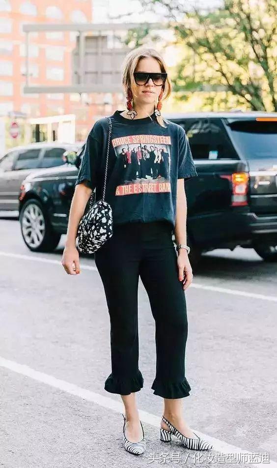 t恤搭配牛仔裙的穿法,t恤30种穿法