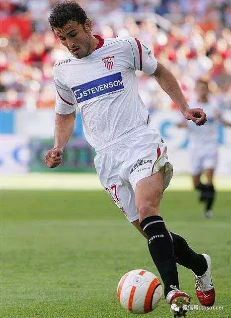 长存心间,足球运动员进球告慰亲人