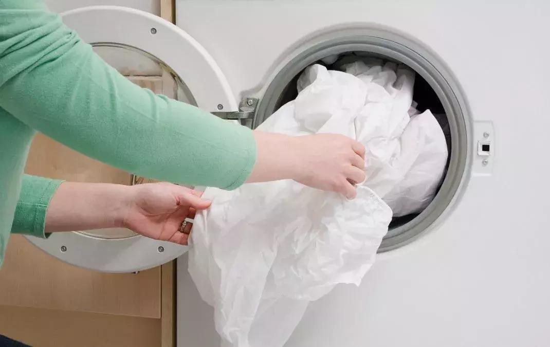 床单该多久洗一次呢,裸睡的床单多久洗一次