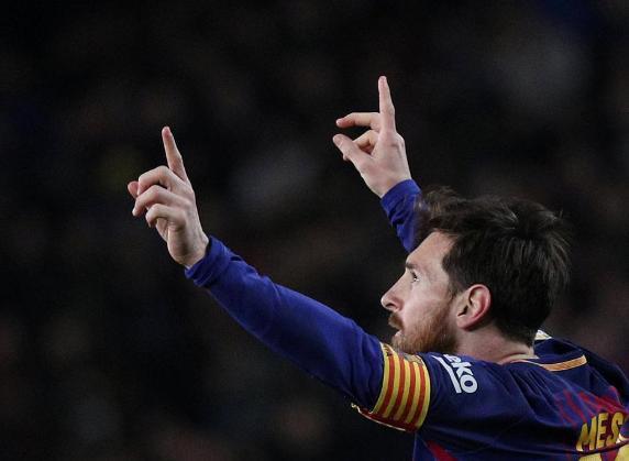 长存心间,足球运动员进球告慰亲人