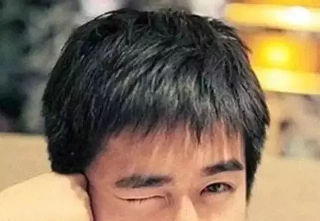 男生发型流行趋势图片,当下最流行的男生发型几款