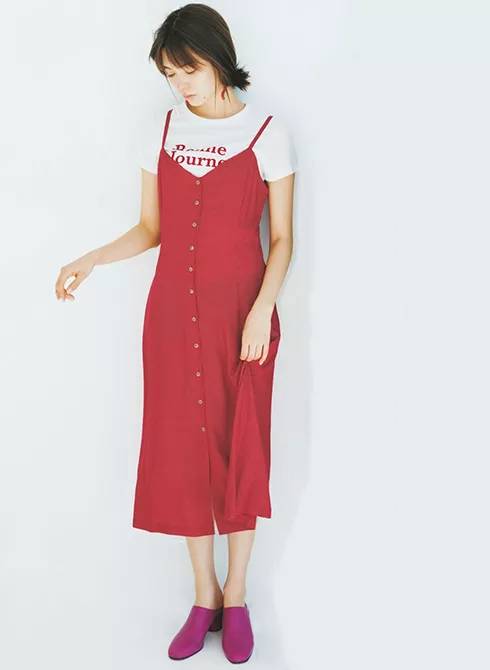 日本杂志揭载春夏最强搭配元素：LOGO字母T、透视裙