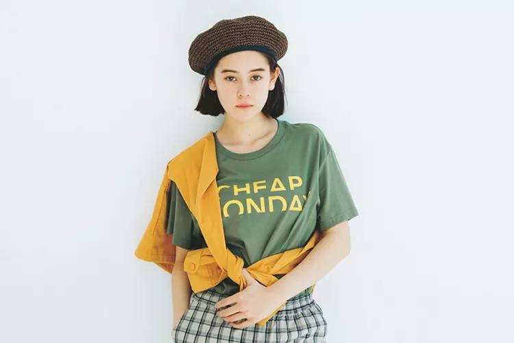 日本杂志揭载春夏最强搭配元素：LOGO字母T、透视裙