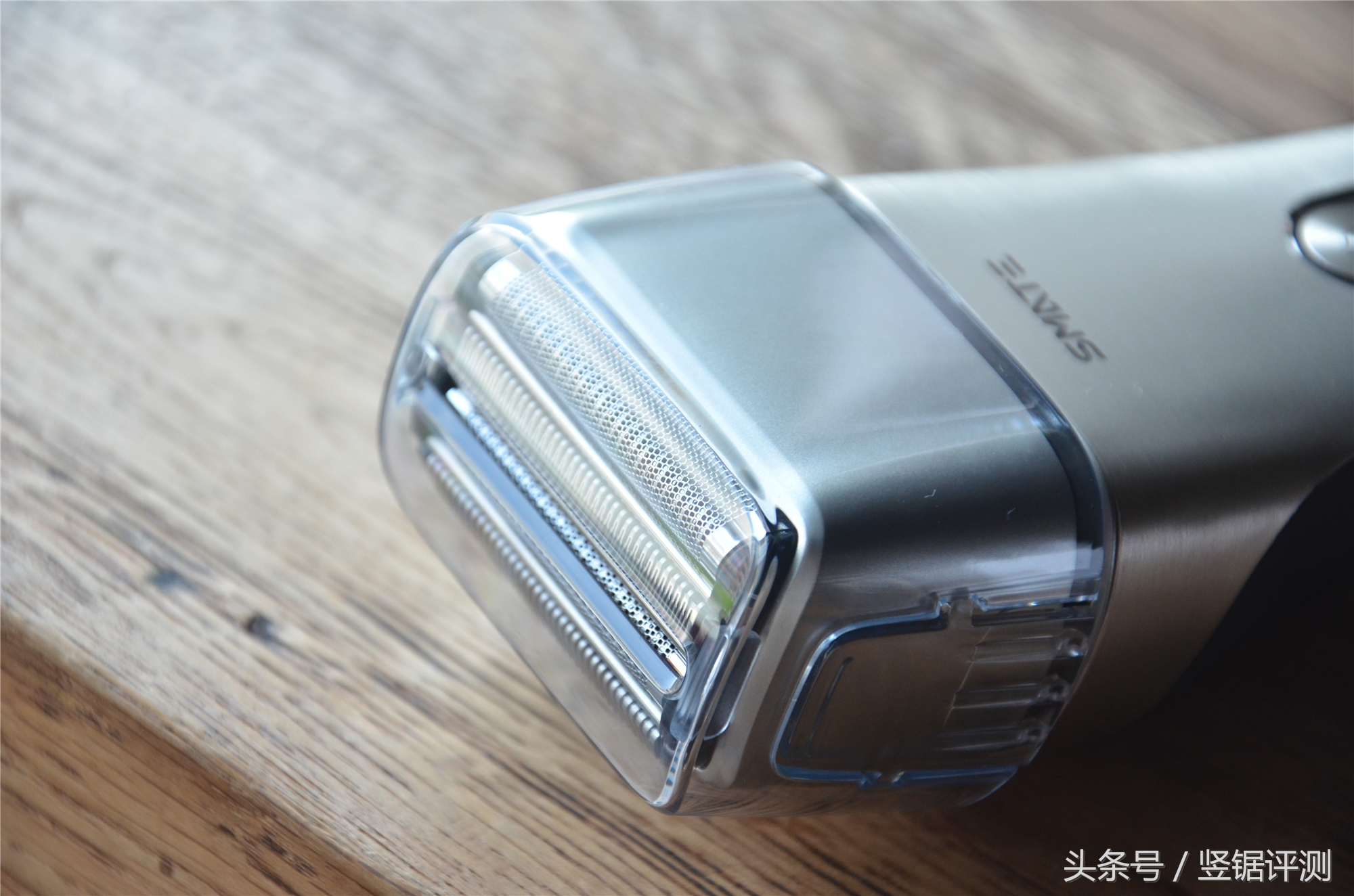 小米须眉四刀头剃须刀测评视频,剃须刀精钢和安来钢哪个好