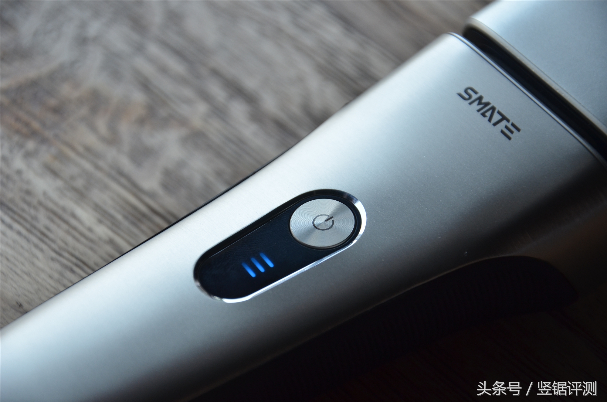 小米须眉四刀头剃须刀测评视频,剃须刀精钢和安来钢哪个好