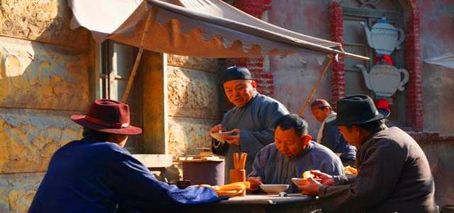 济南“喝活的”上演真实版,幼童被母亲喂活蝌蚪,你怎么看?