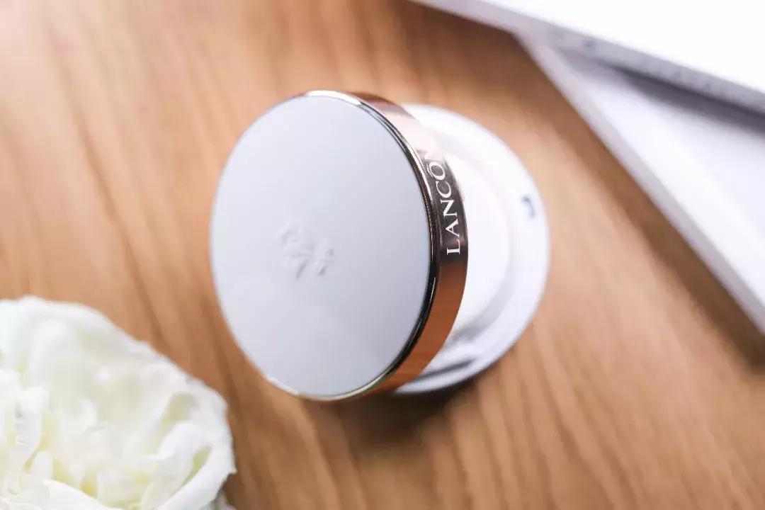 女生的脸价值一百万？哪有这么便宜！