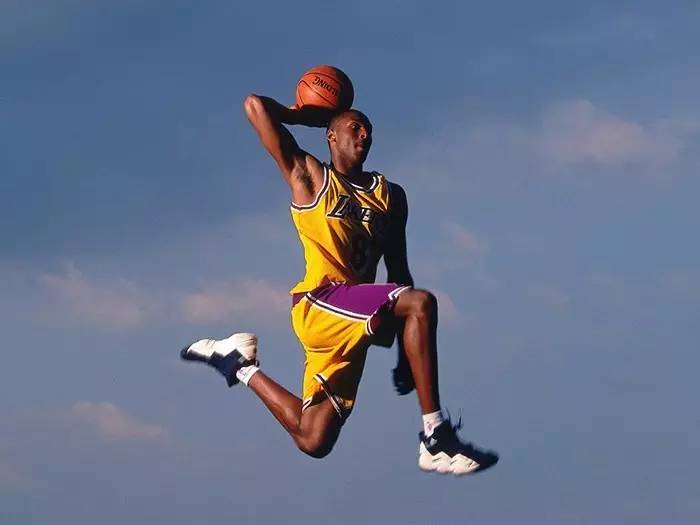 科比黑曼巴战靴,回忆科比经典