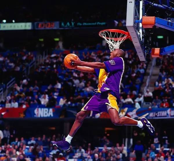 科比黑曼巴战靴,回忆科比经典