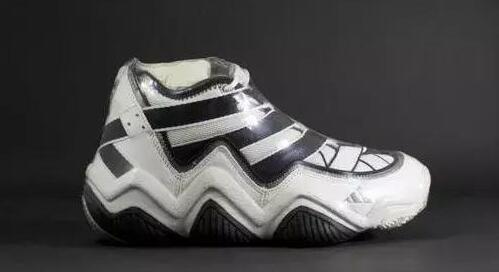 科比黑曼巴战靴,回忆科比经典