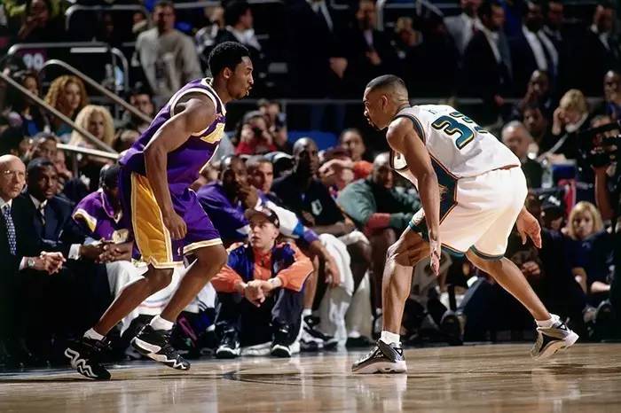 科比黑曼巴战靴,回忆科比经典