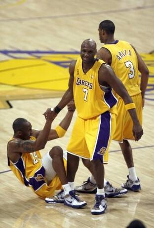 科比黑曼巴战靴,回忆科比经典