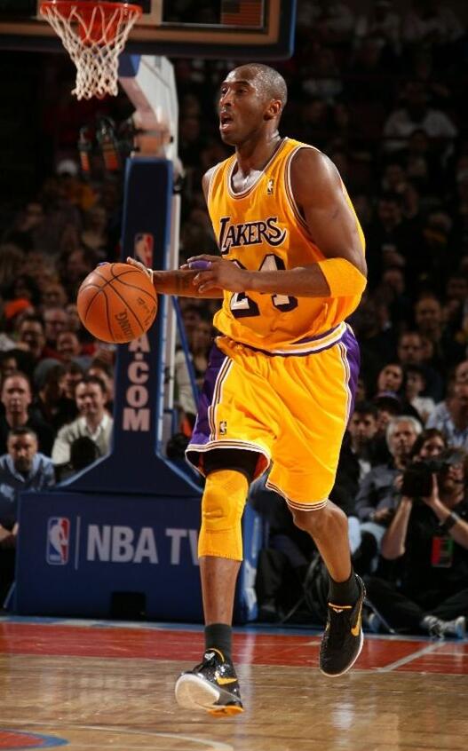 科比黑曼巴战靴,回忆科比经典