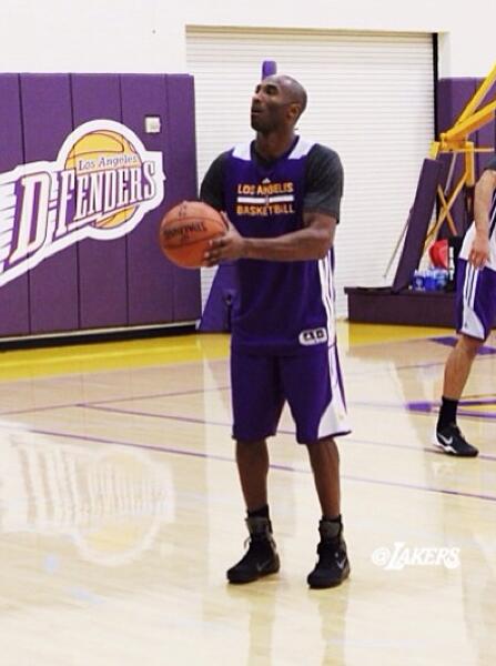 科比黑曼巴战靴,回忆科比经典