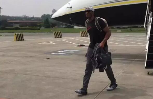 科比黑曼巴战靴,回忆科比经典