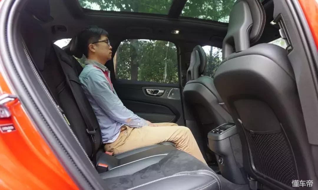 奔驰跟沃尔沃合资车,沃尔沃奔驰哪个车更贵