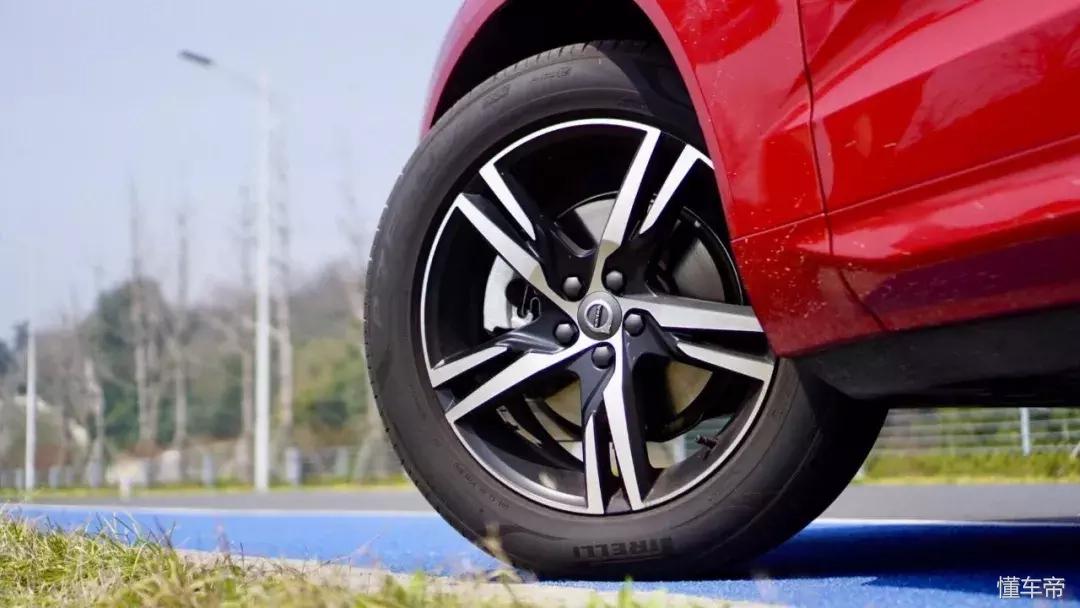 奔驰跟沃尔沃合资车,沃尔沃奔驰哪个车更贵