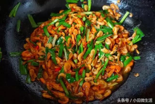 徐州好吃的辣子鸡和韭菜炒河虾,韭菜炒河虾这样做的河虾香辣有味