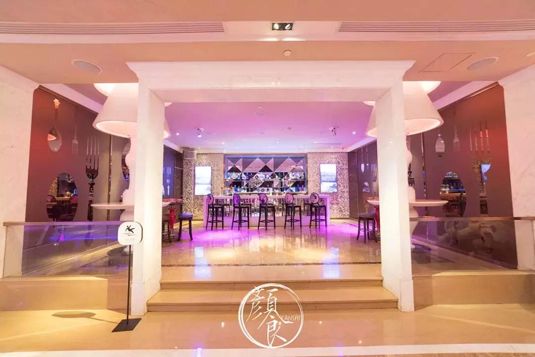 我在「纯K」中见到同一个姑娘,五次