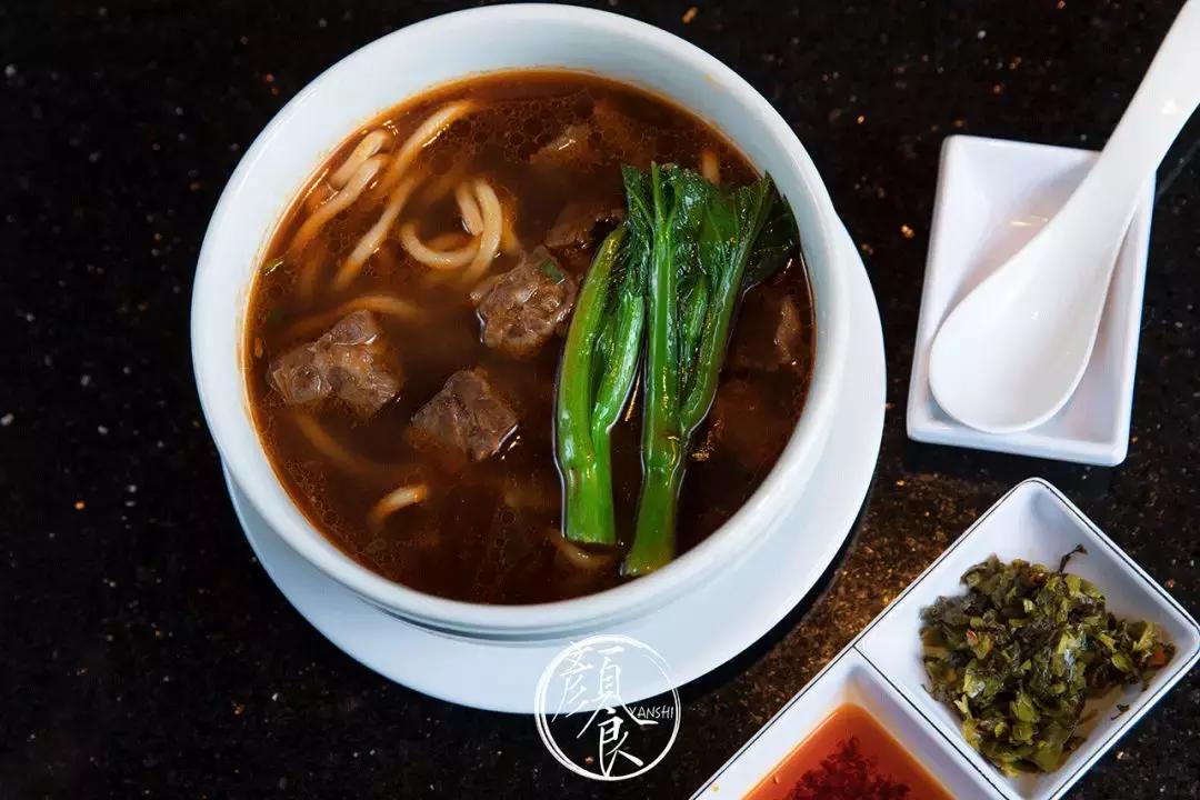 我在「纯K」中见到同一个姑娘,五次