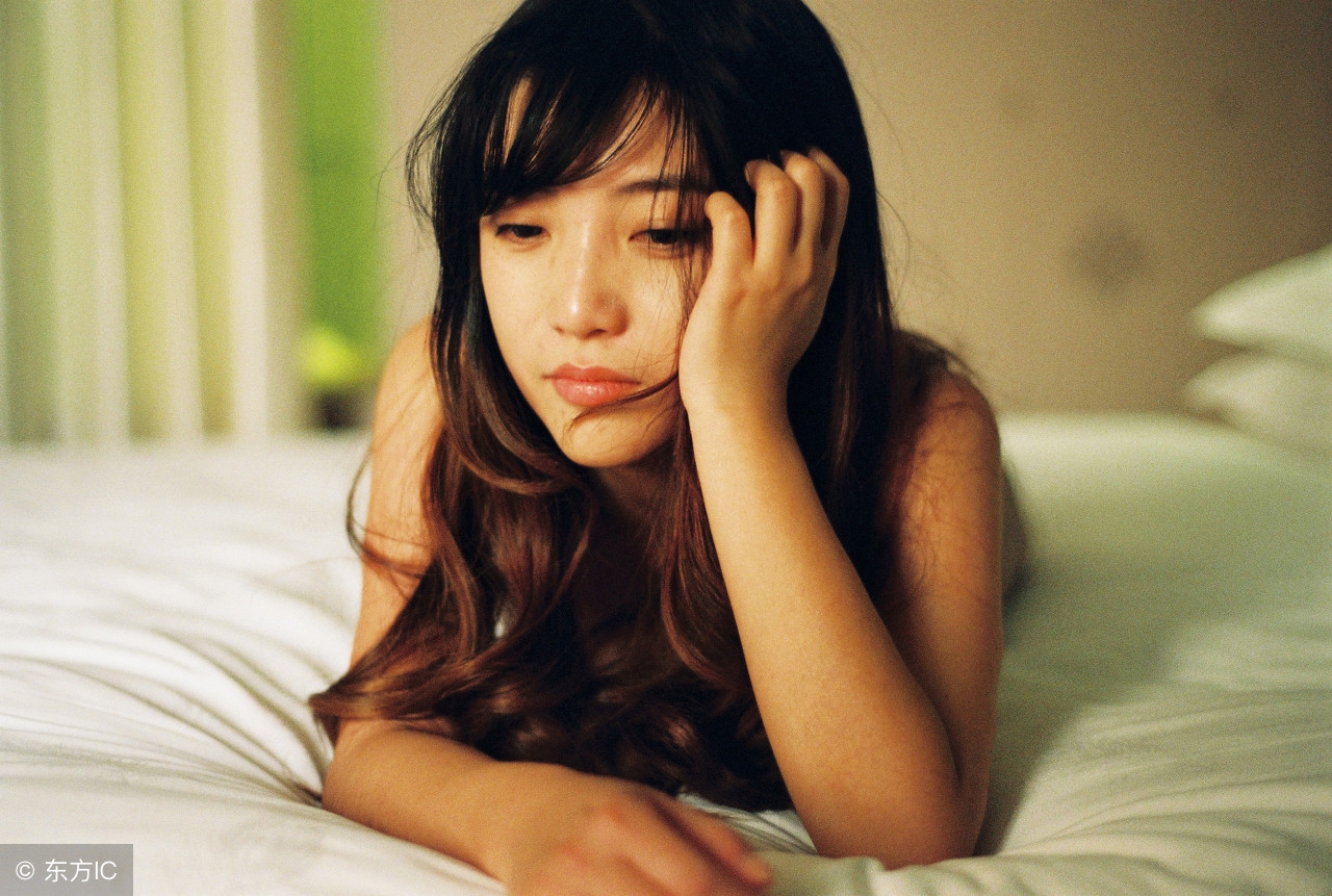 一个男人深夜睡不着觉为了什么,一个男人深夜睡不着