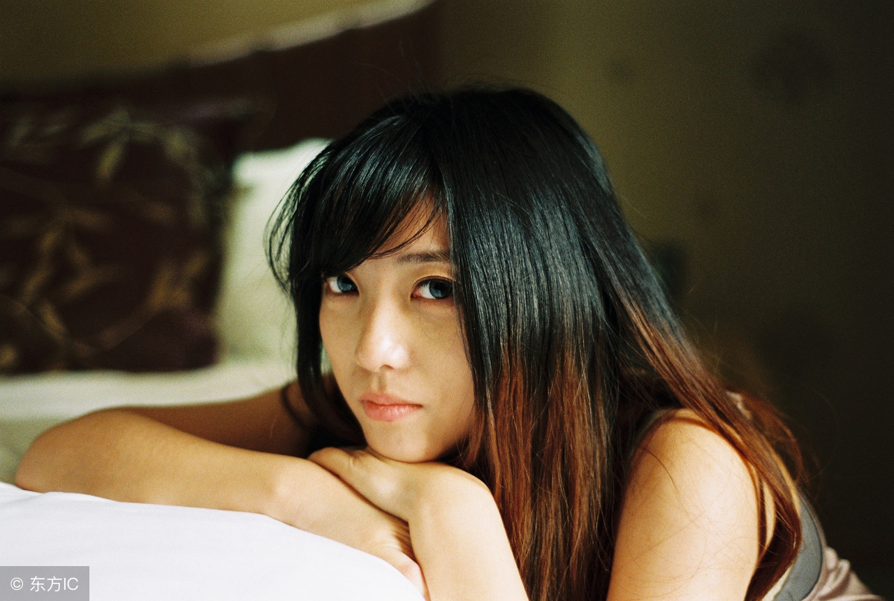 一个男人深夜睡不着觉为了什么,一个男人深夜睡不着