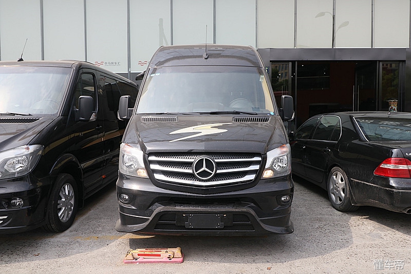 最豪华的奔驰商旅房车,奔驰加长版斯宾特房车2022款