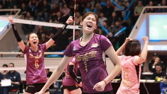 李盈莹带领天津女排夺得四连胜,女排联赛李盈莹表现