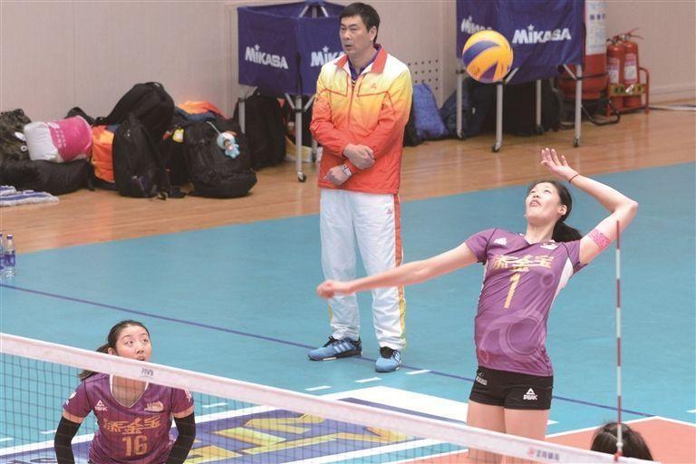 李盈莹带领天津女排夺得四连胜,女排联赛李盈莹表现