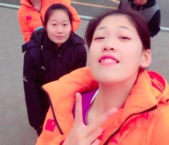 李盈莹带领天津女排夺得四连胜,女排联赛李盈莹表现